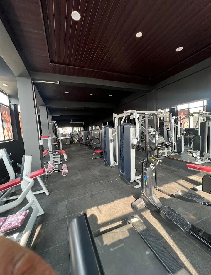 Elite Fitness equipment area